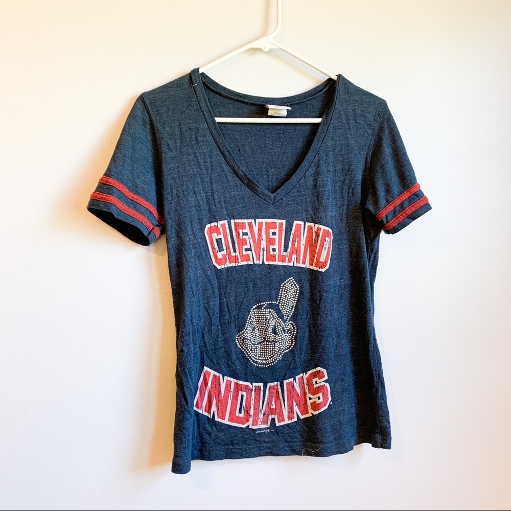 Cleveland Indians v neck